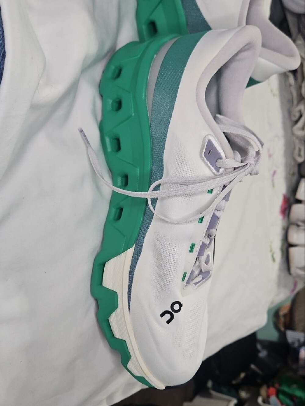 On Running Women White and Teal Trail Sneakers New Whit Out Box - Picture 11 of 12